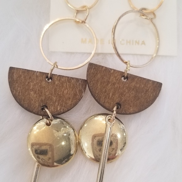 Light brown wood with gold toned metal earrings - Picture 2 of 3